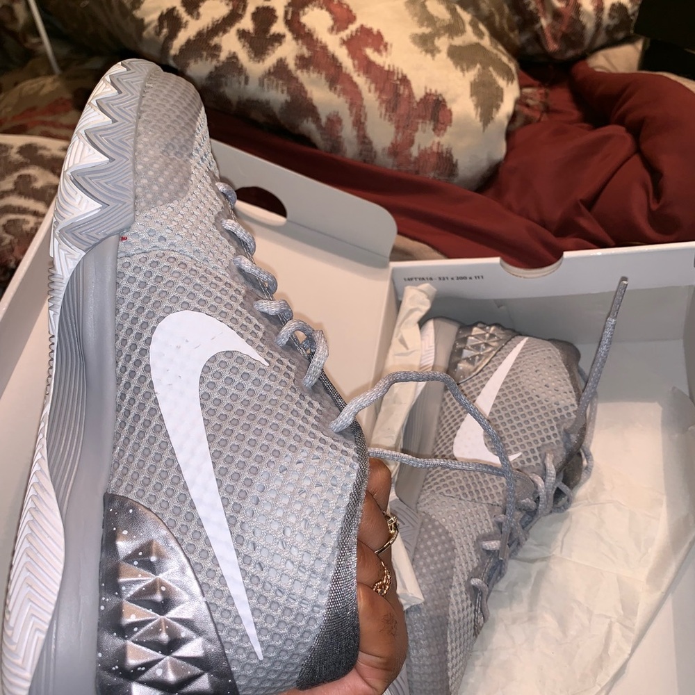 Kyrie 1